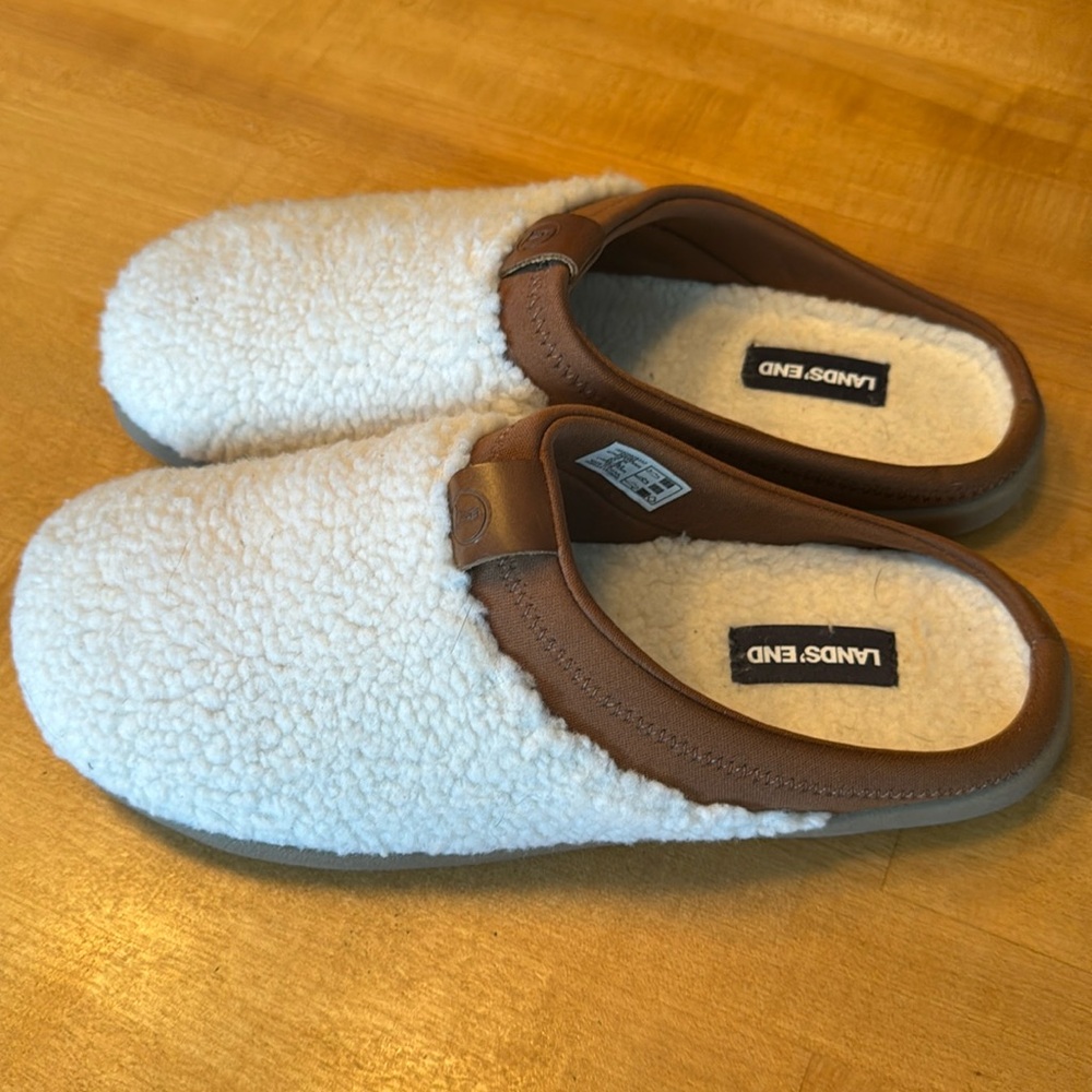 Lightly Used Lands End Women’s Fleece Slipper - White with Brown Rubber Sole